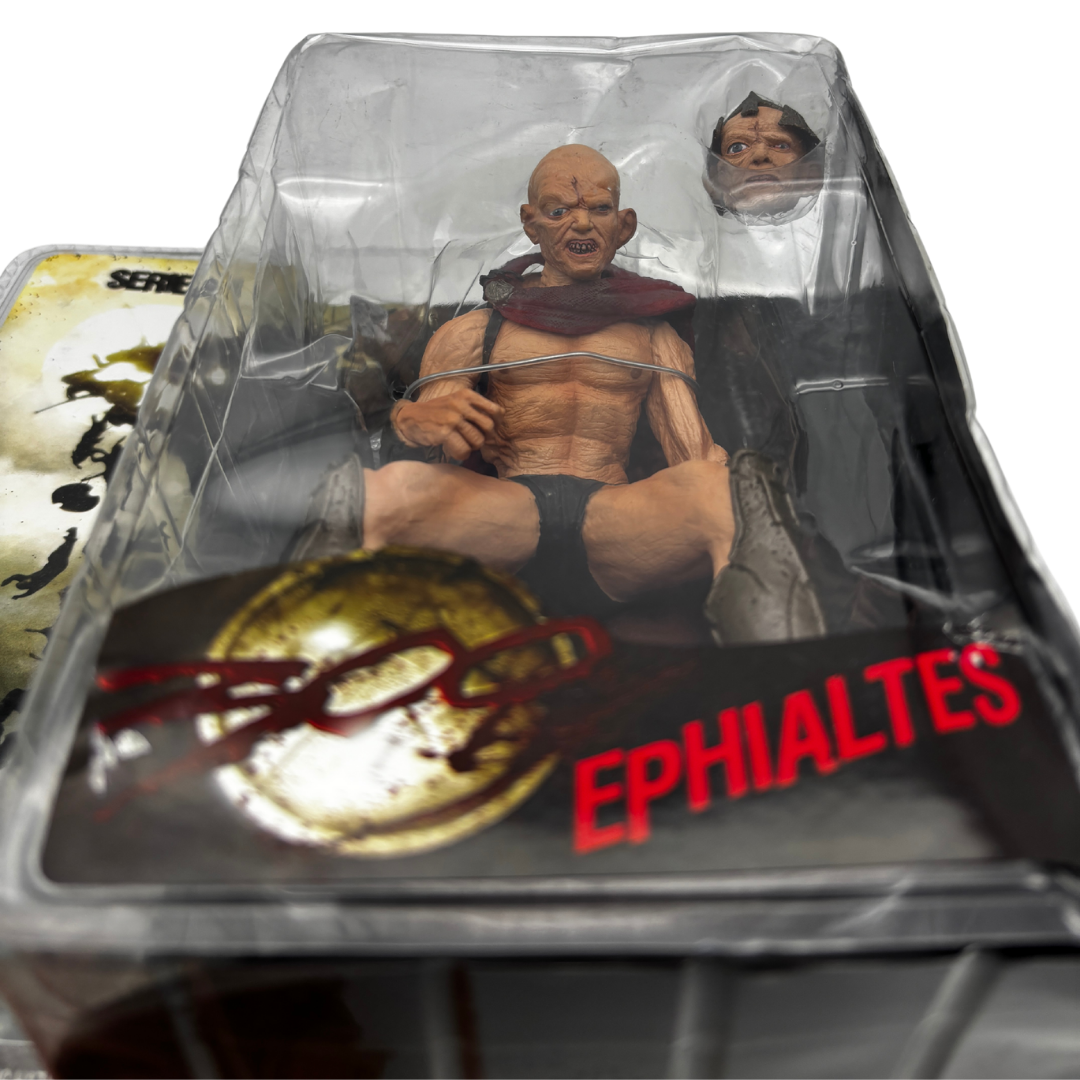 Ephialtes - 300
Series 1
Con Accesorios
Material: Plástico
Tamaño: 16 cm
Año: 2006
Marca: NECA
Condición: Nuevo